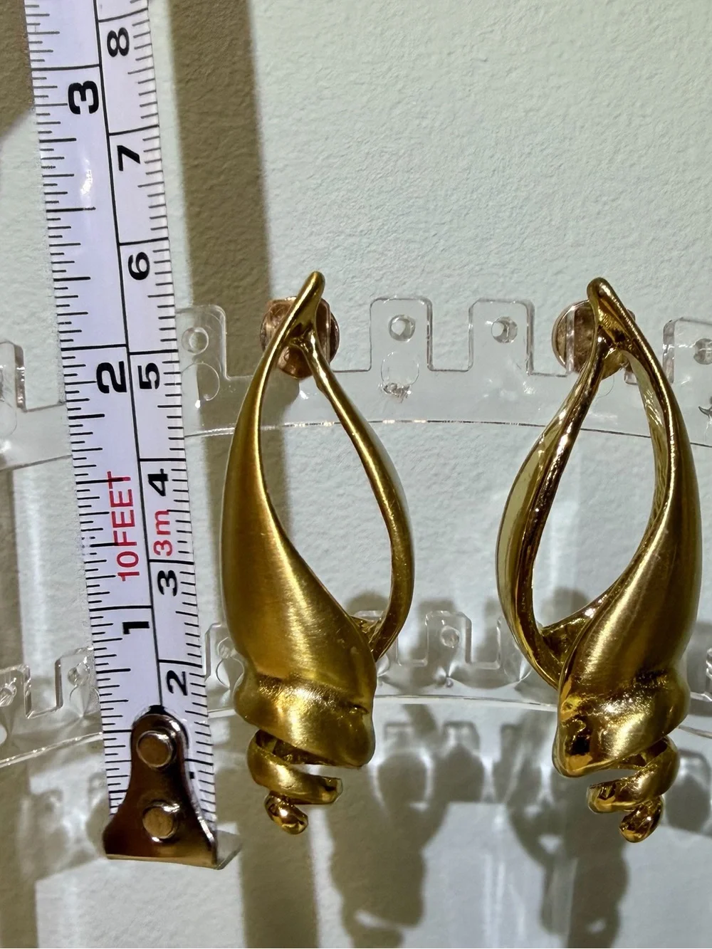 NWOT Gold Tone Sculptural Freeform Seashell Pierced Earrings